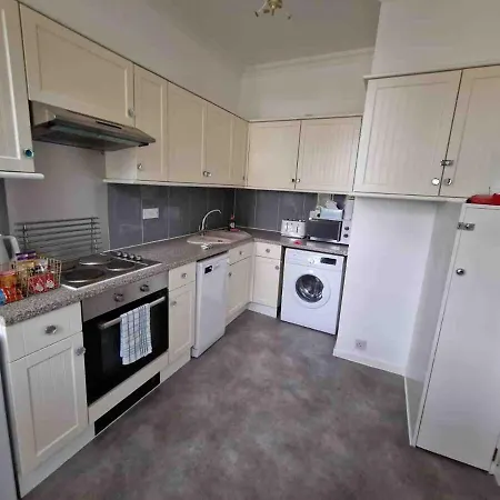 Two Bedroom Mansion House Apartment By Az Luxury Stays Newmarket With Parking And Wifi Exterior photo