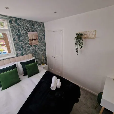 Two Bedroom Mansion House Apartment By Az Luxury Stays Newmarket With Parking And Wifi Exterior photo